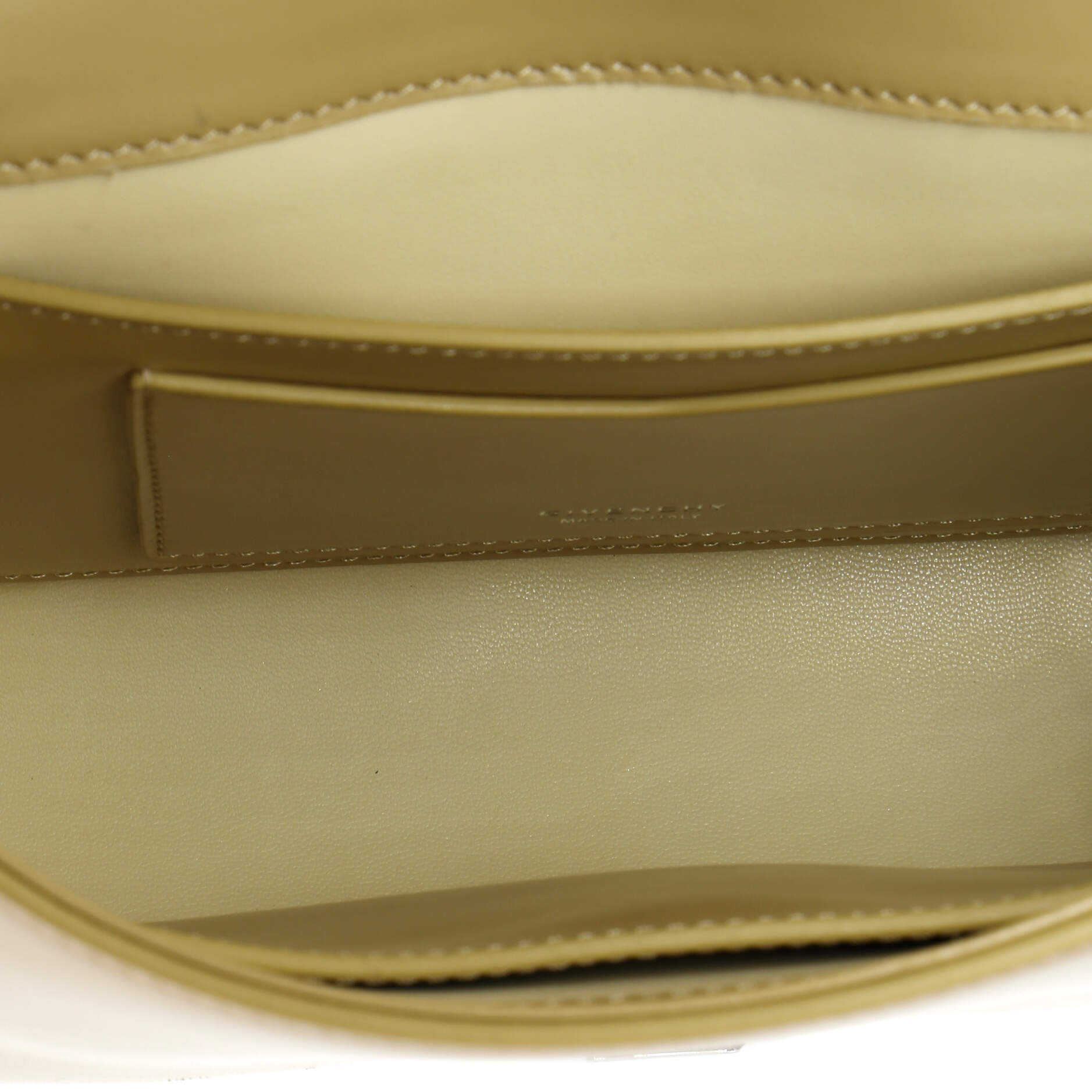 Pre-Loved Givenchy 4G Shoulder Bag Leather Medium - Image 5