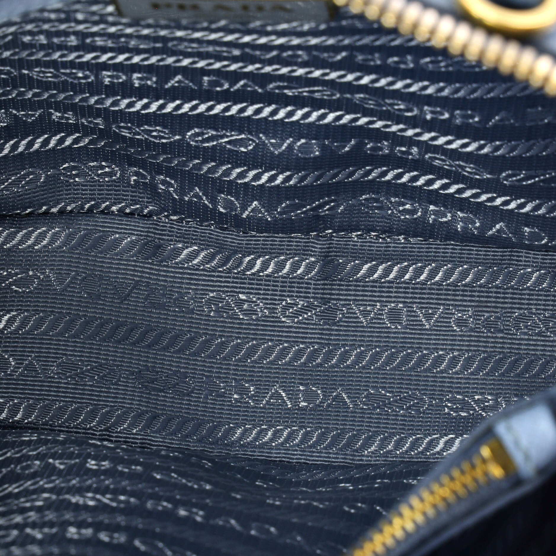 Pre-Loved Prada Promenade Bag Saffiano Leather Small - Image 5