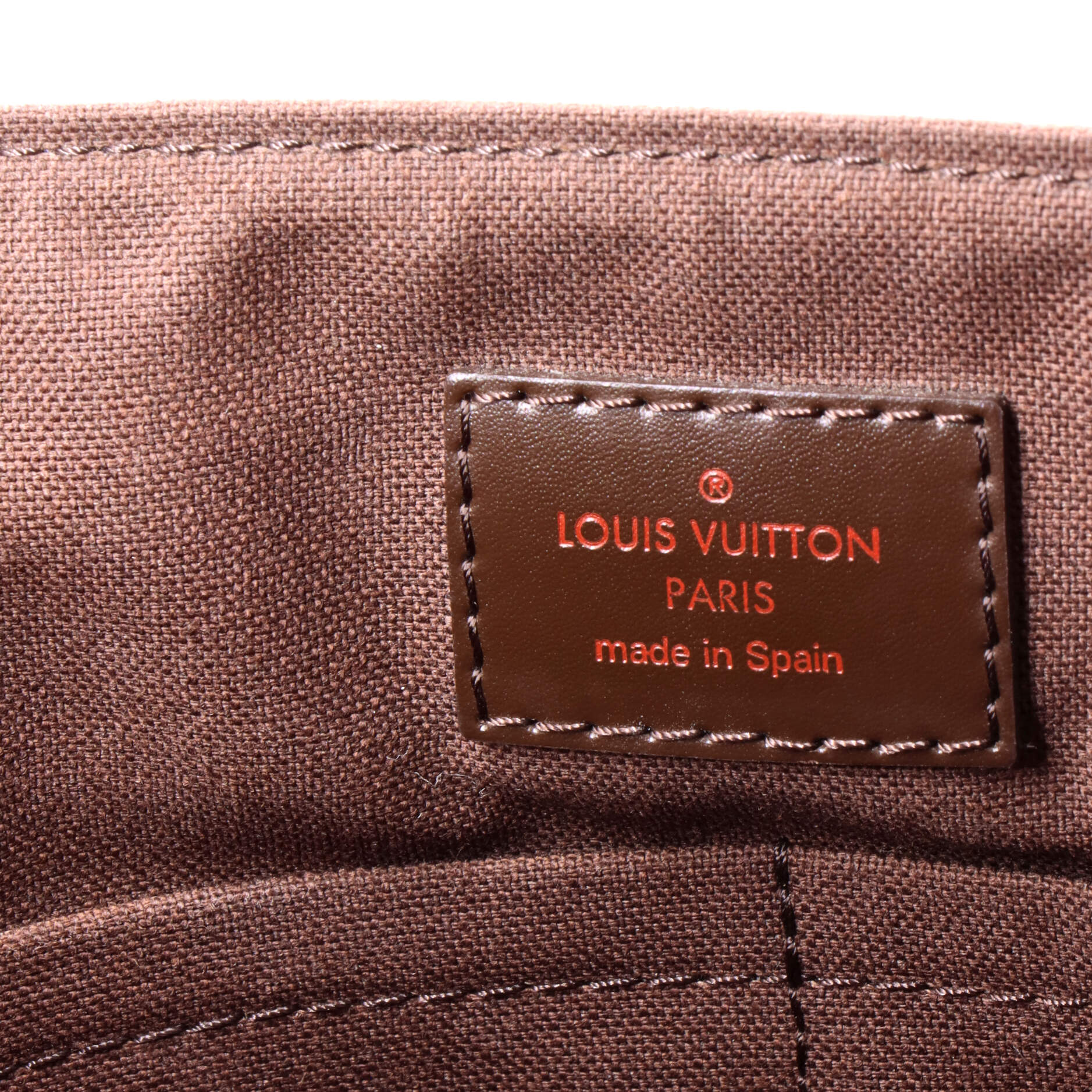Pre-Loved Louis Vuitton District Messenger Bag Damier MM - Image 6