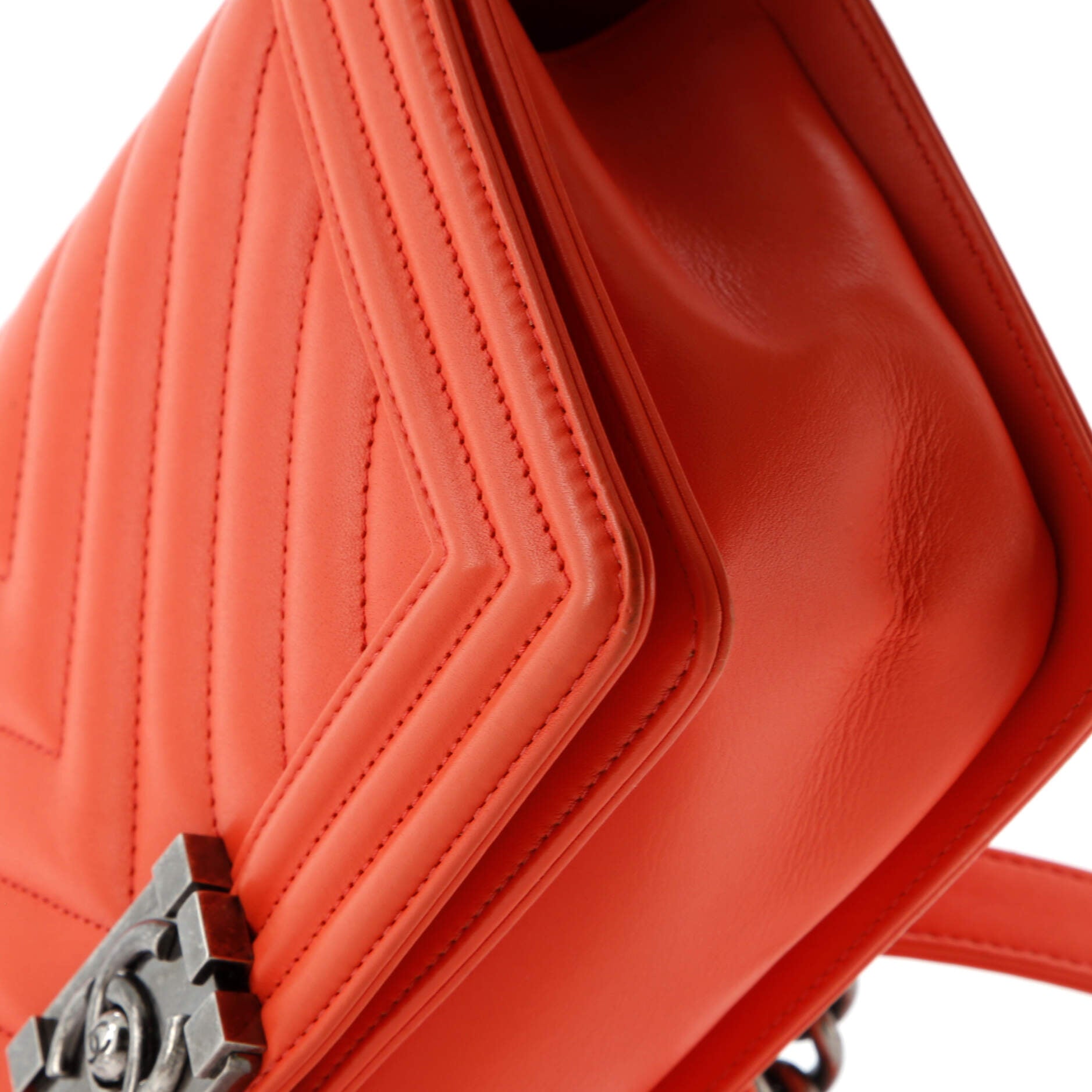 Pre-Loved Chanel Boy Flap Bag Chevron Calfskin Old Medium - Image 11