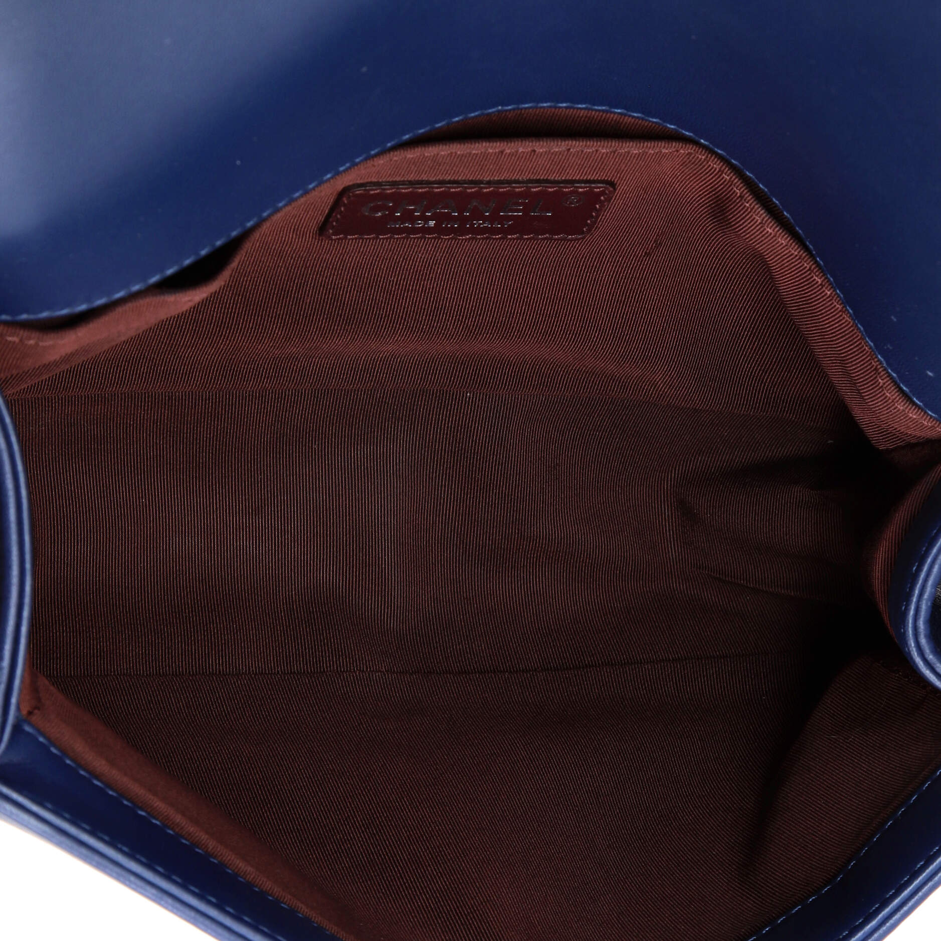 Pre-Loved Chanel Boy Flap Bag Chevron Wrinkled Lambskin Old Medium - Image 5