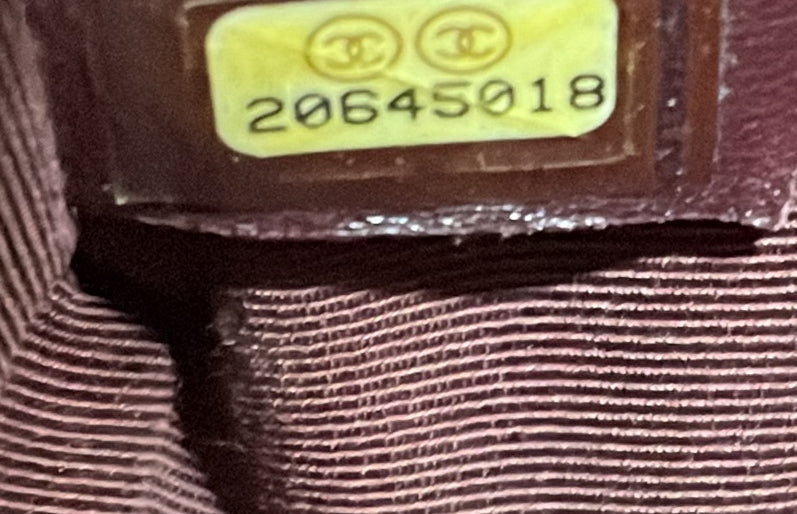 Pre-Loved Chanel Boy Flap Bag Chevron Wrinkled Lambskin Old Medium - Image 9