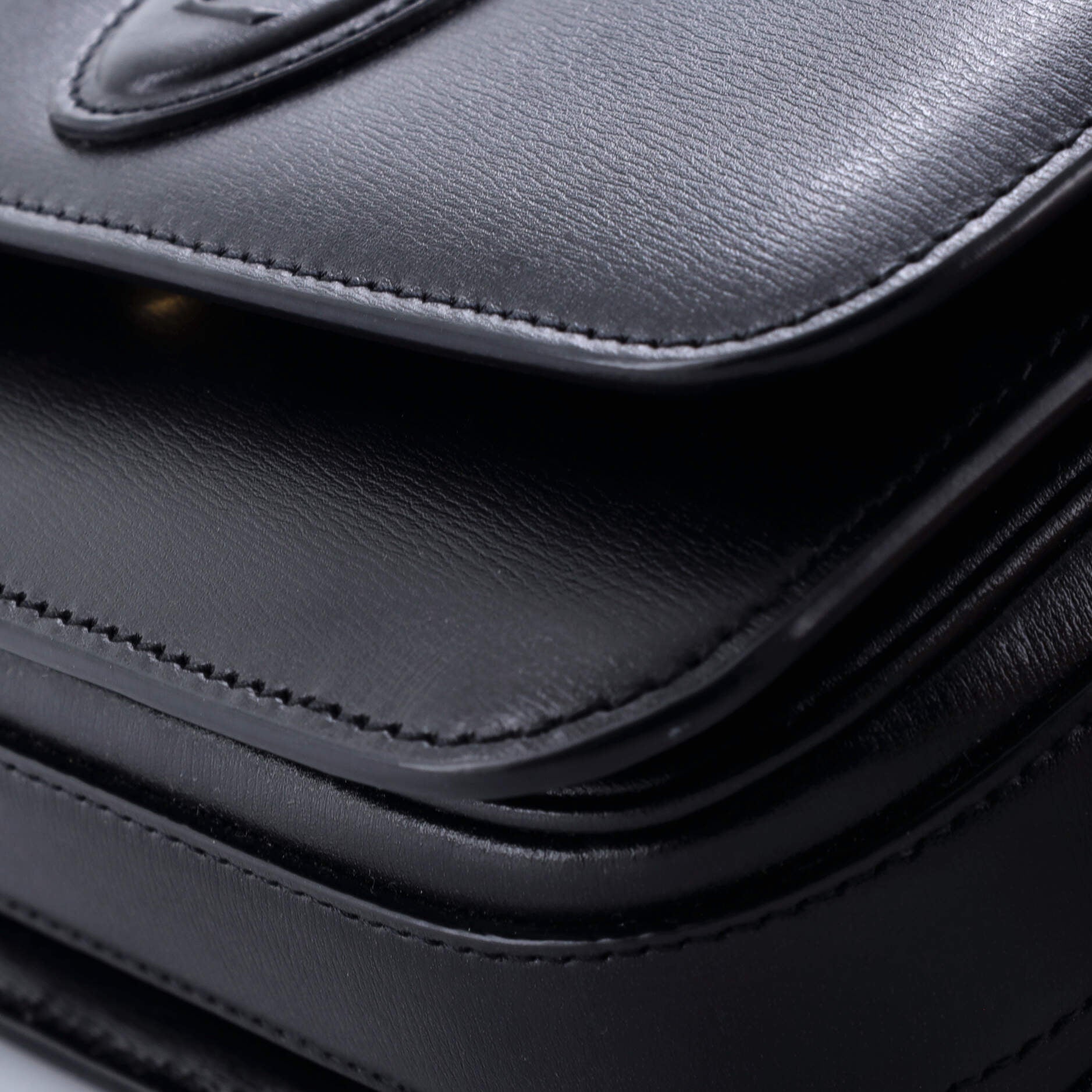 Pre-Loved Saint Laurent Le 61 Saddle Bag Leather Small - Image 6