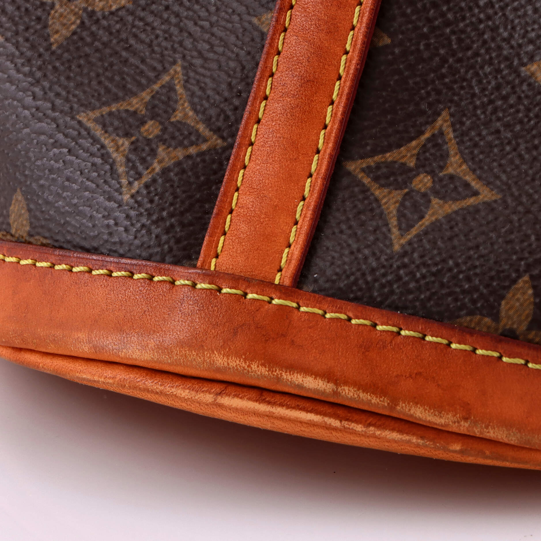 Pre-Loved Louis Vuitton Duffle Handbag Monogram Canvas - Image 6
