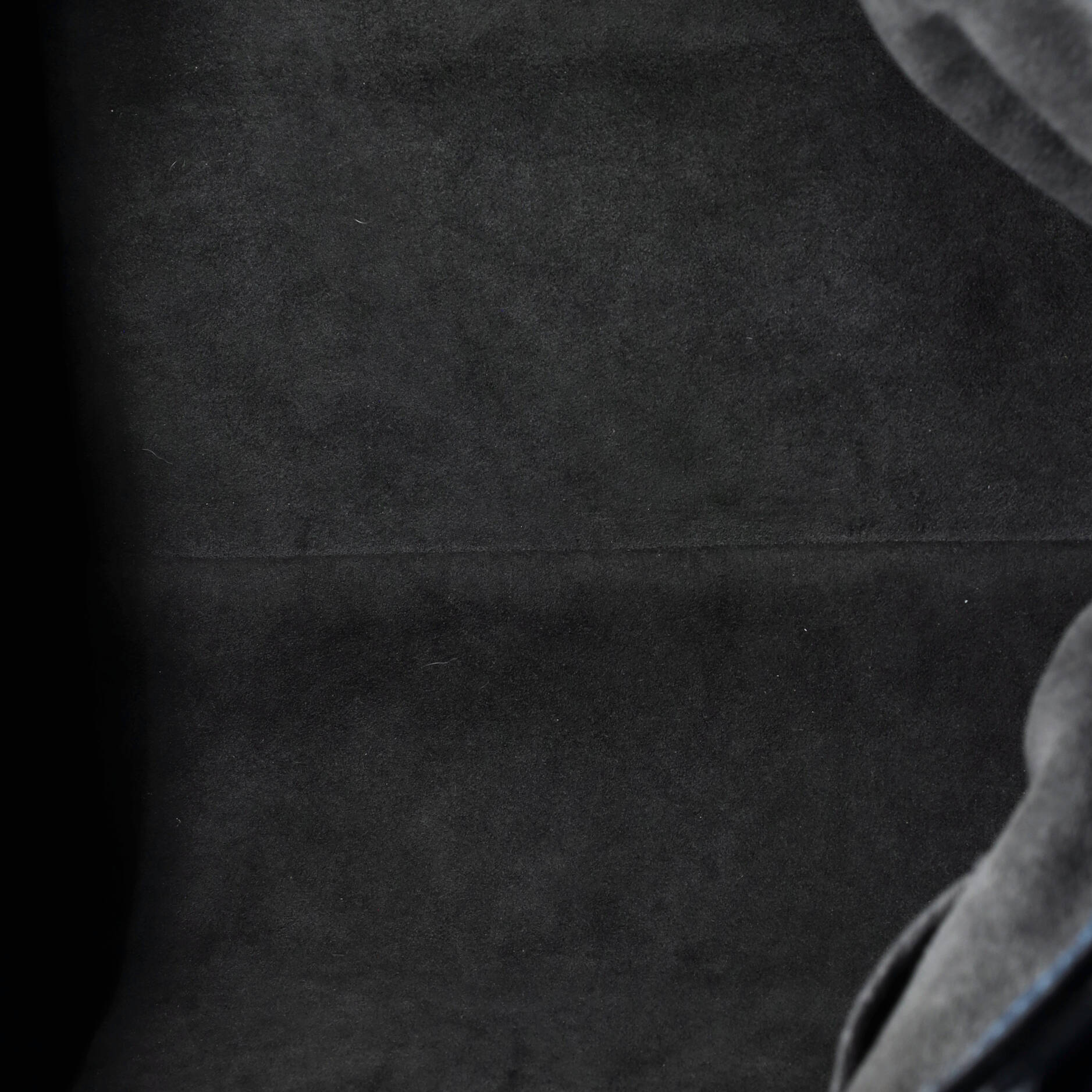 Pre-Loved Louis Vuitton Cirrus Handbag Mahina Leather MM - Image 5