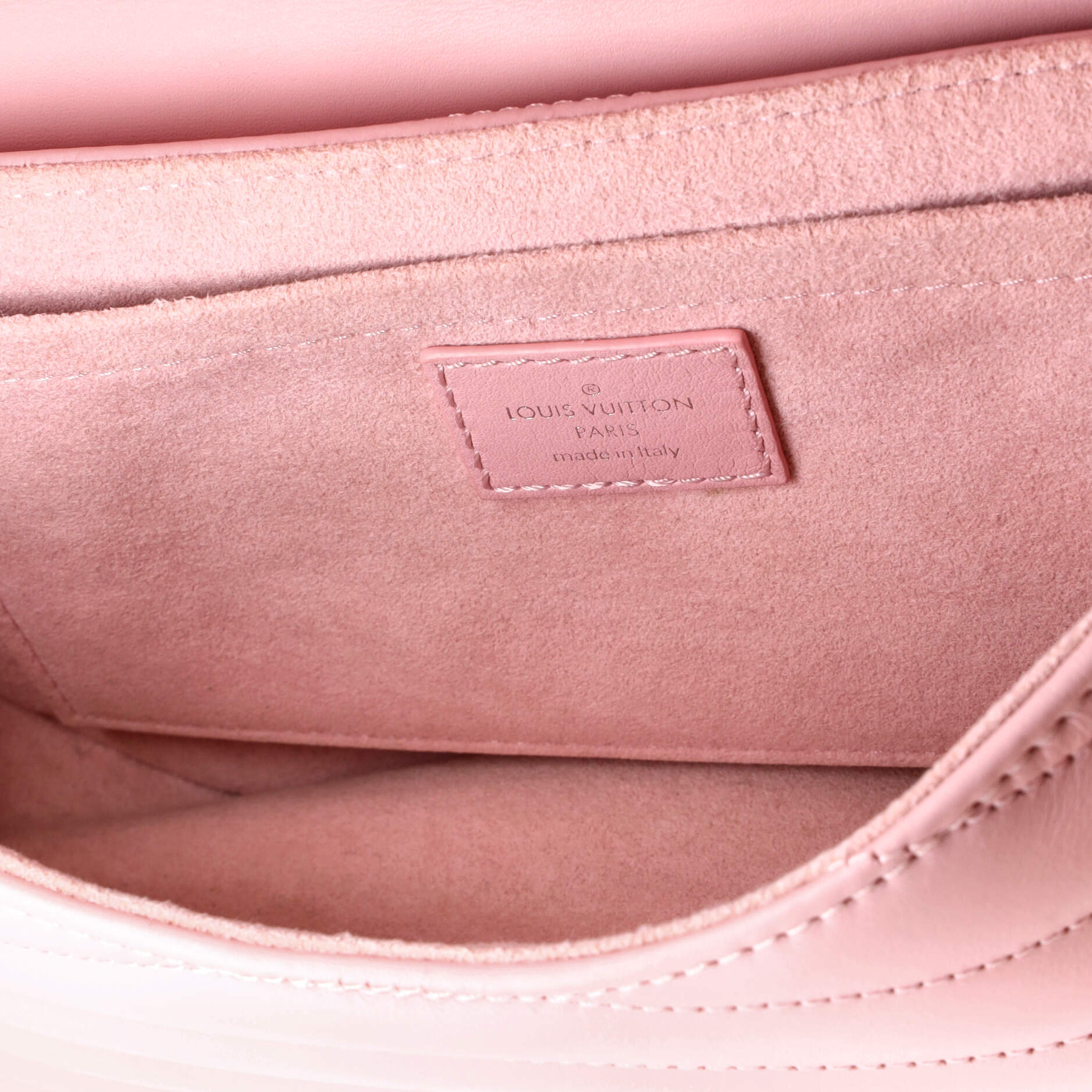 Pre-Loved Louis Vuitton New Wave Chain Bag Quilted Leather MM - Image 5