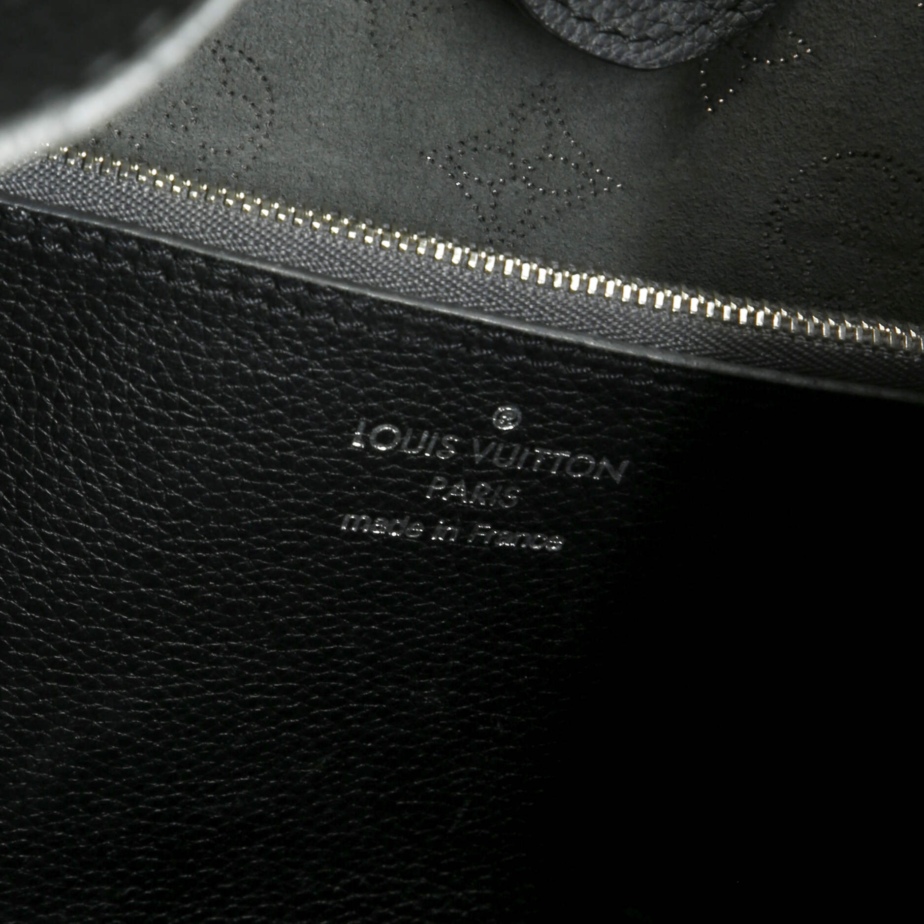 Pre-Loved Louis Vuitton Carmel Hobo Mahina Leather - Image 6