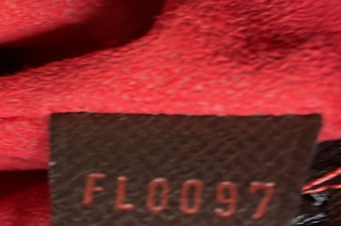 Pre-Loved Louis Vuitton Marais Bucket Bag Damier - Image 8