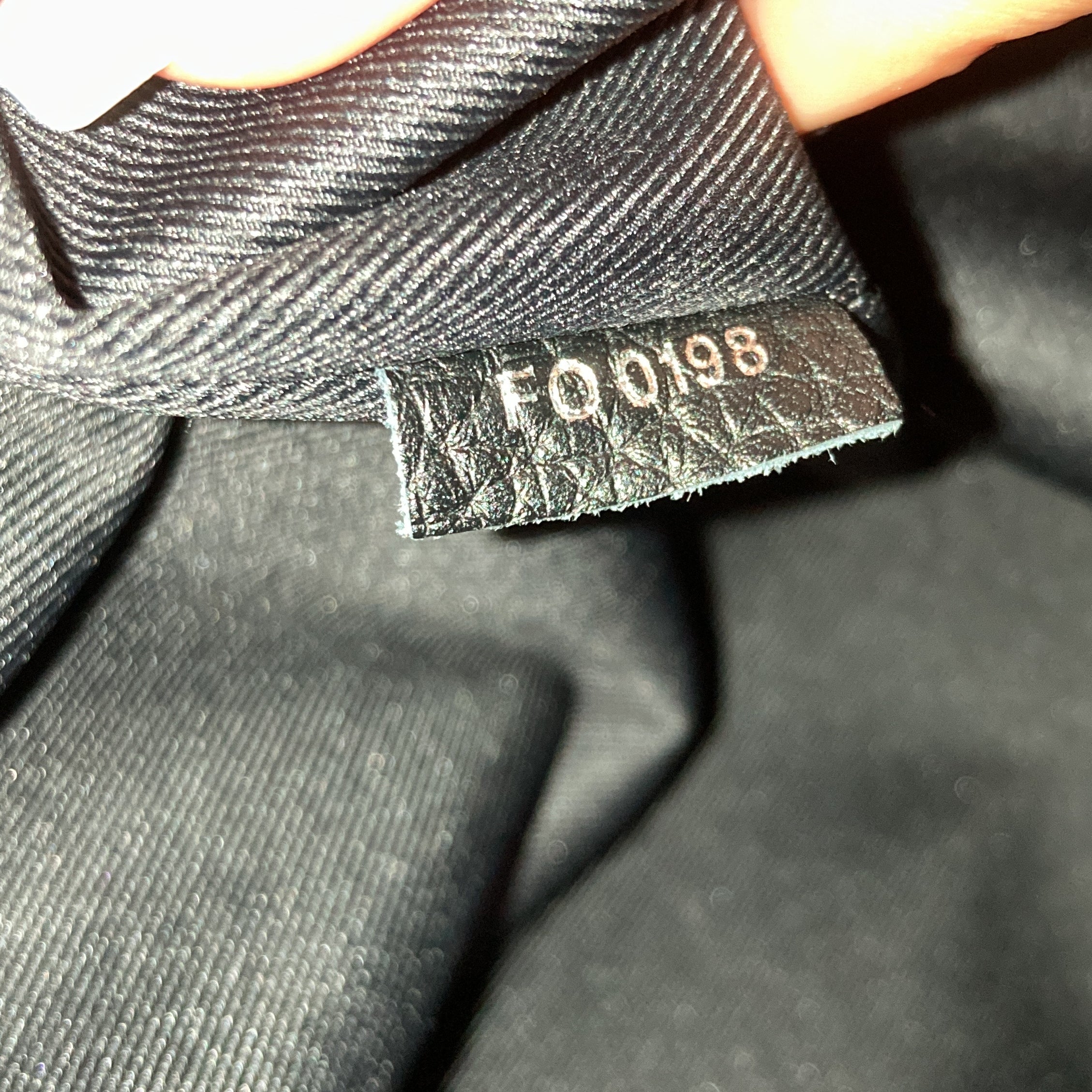 Pre-Loved Louis Vuitton Cabas Light Drawstring Bag Initials Taurillon Leather - Image 8