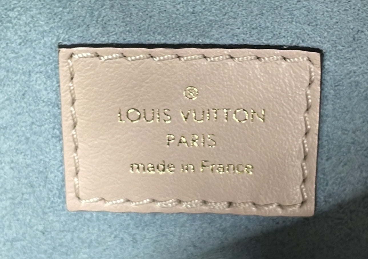 Pre-Loved Louis Vuitton On My Side Tote Leather with Monogram Canvas PM - Image 7