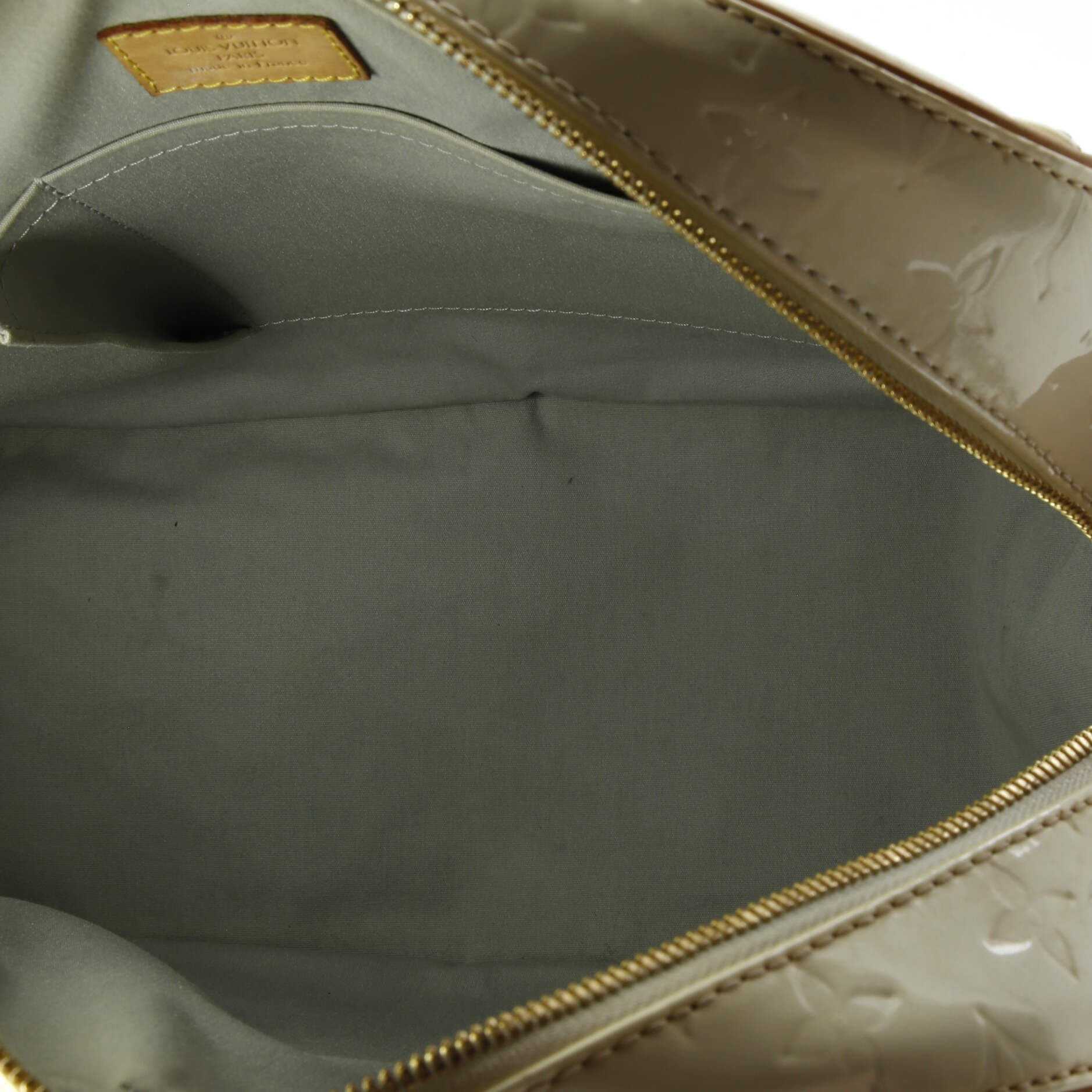 Pre-Loved Louis Vuitton Summit Drive Handbag Monogram Vernis - Image 5