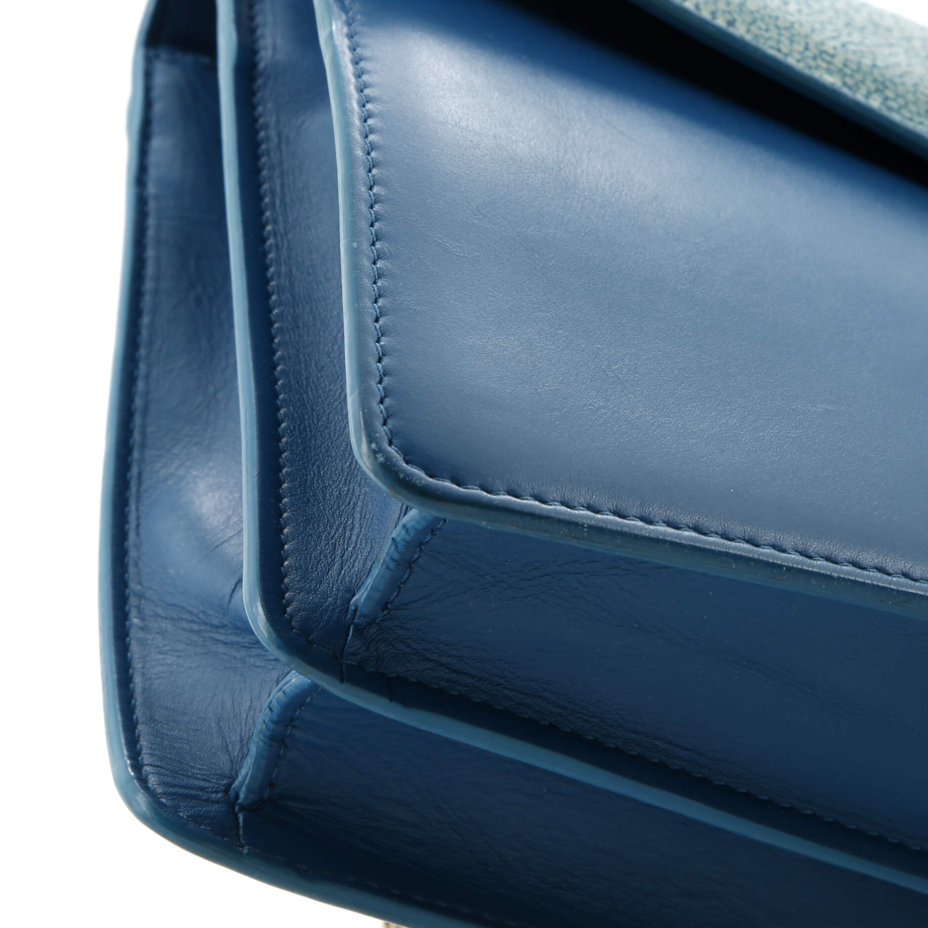 Pre-Loved Bvlgari Serpenti Forever Shoulder Bag Leather and Stingray Medium - Image 7