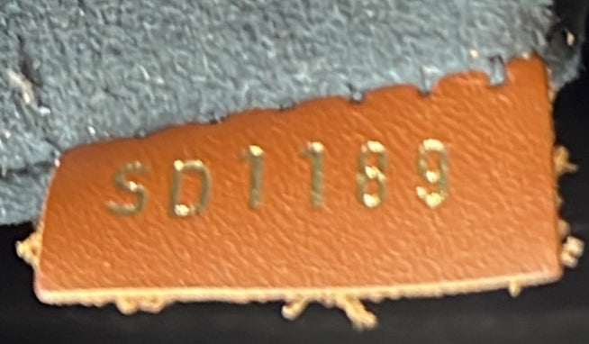 Pre-Loved Louis Vuitton V Tote Monogram Canvas and Leather MM - Image 7