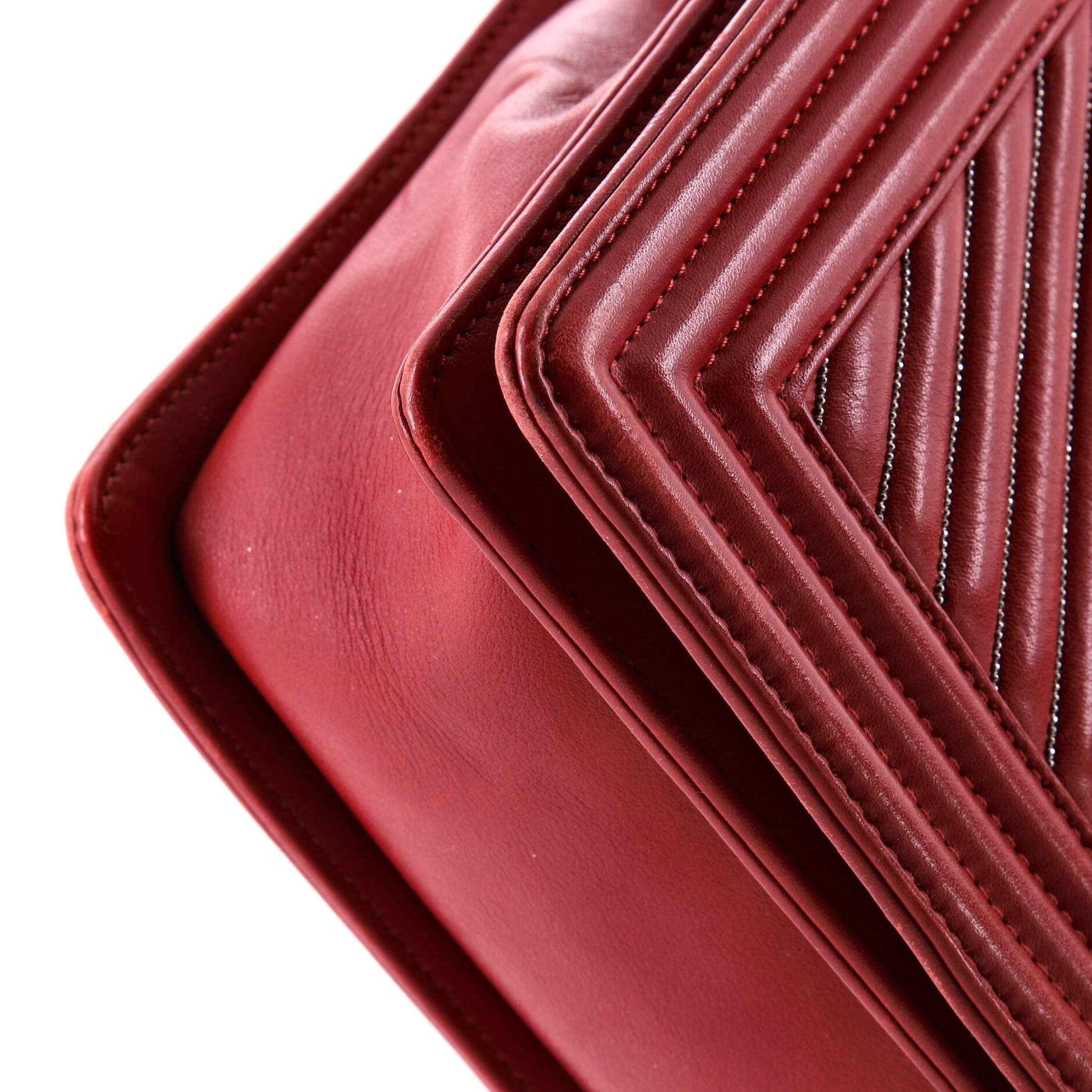 Pre-Loved Chanel Boy Flap Bag Chevron Calfskin with Micro Chain Detail Old Medium - Image 6