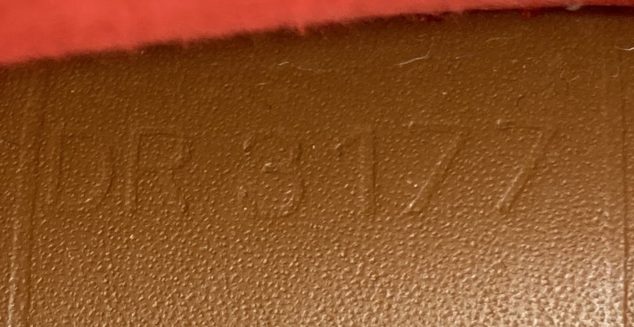 Pre-Loved Louis Vuitton Very Tote Monogram Leather MM - Image 9