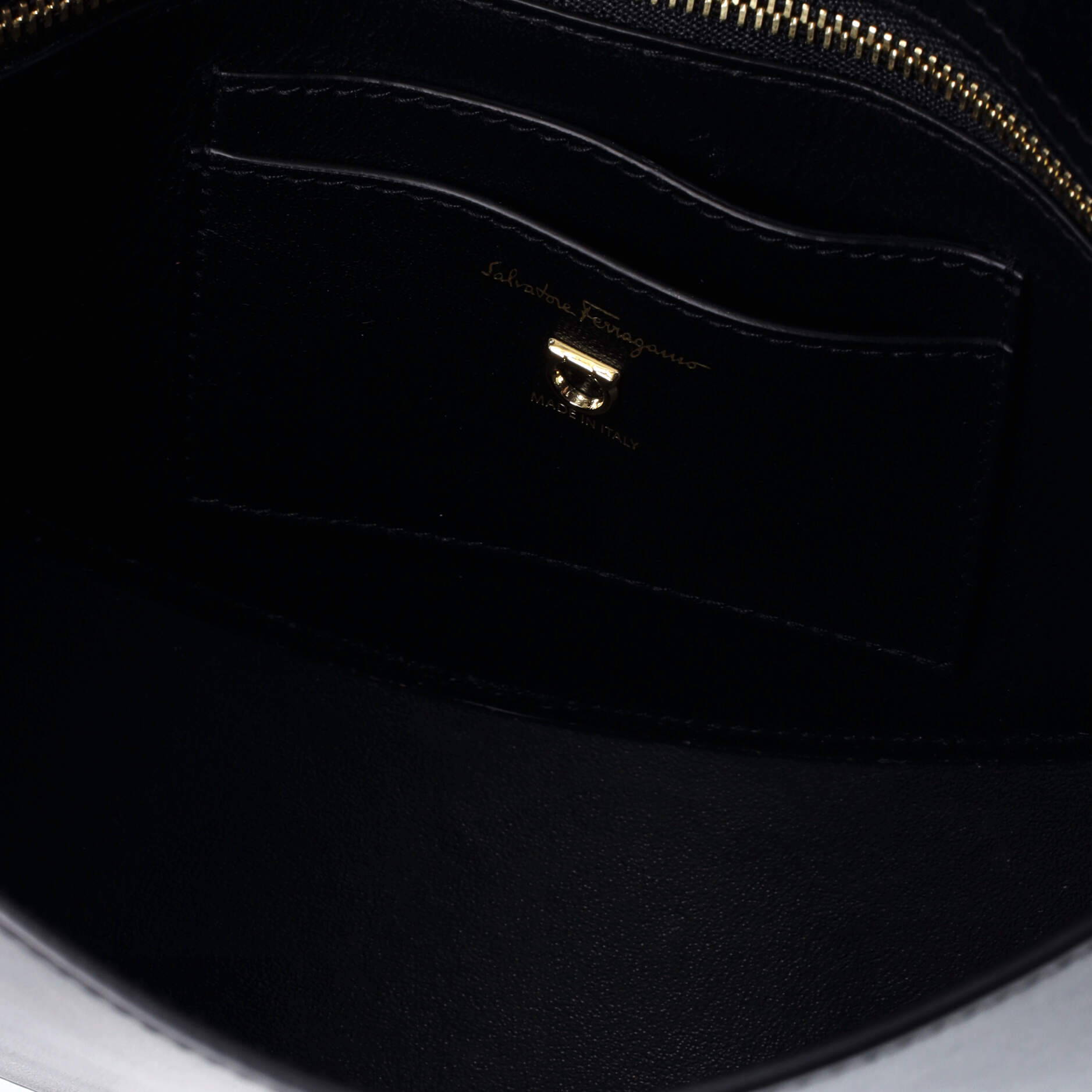 Pre-Loved Ferragamo Aura Bag Leather - Image 5