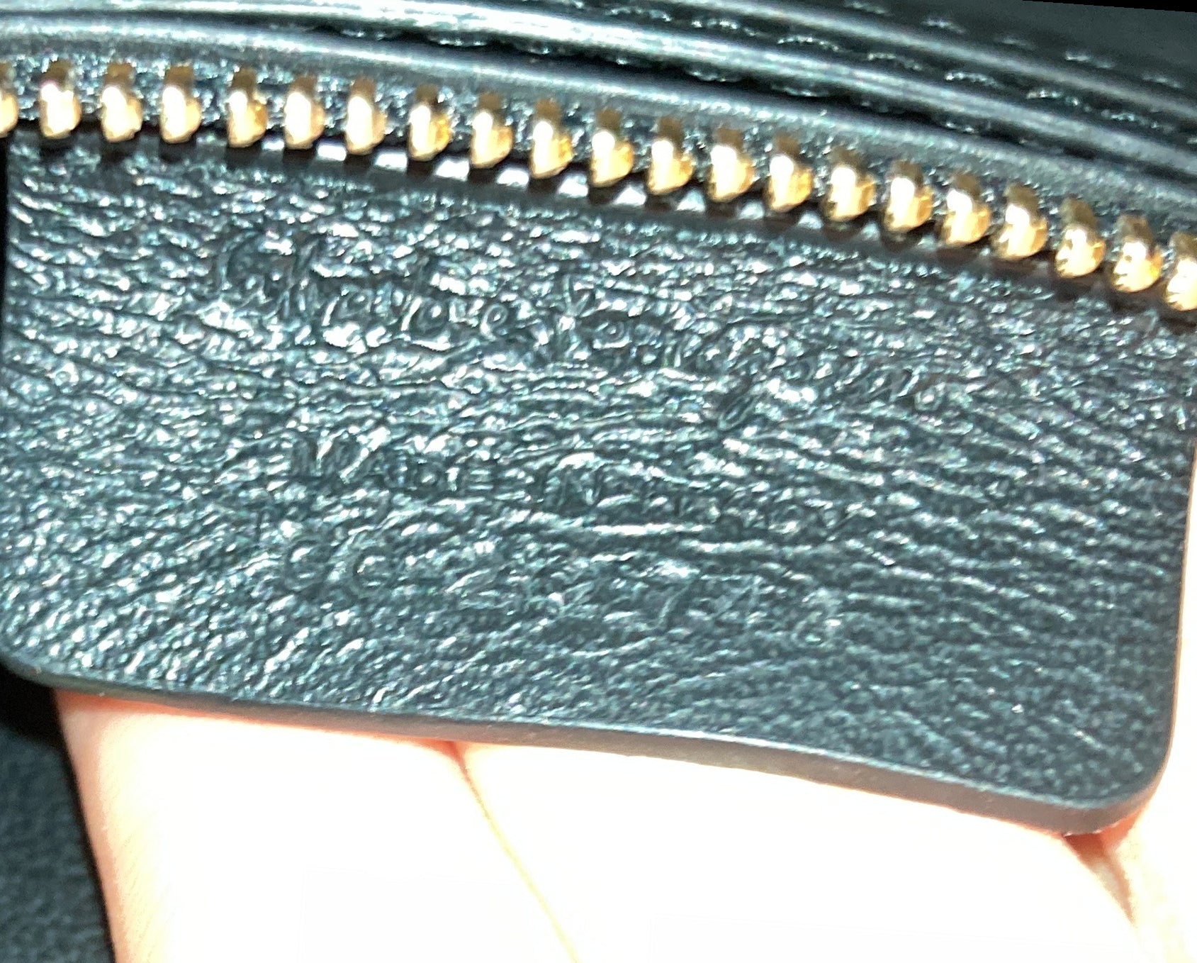 Pre-Loved Ferragamo Aura Bag Leather - Image 7
