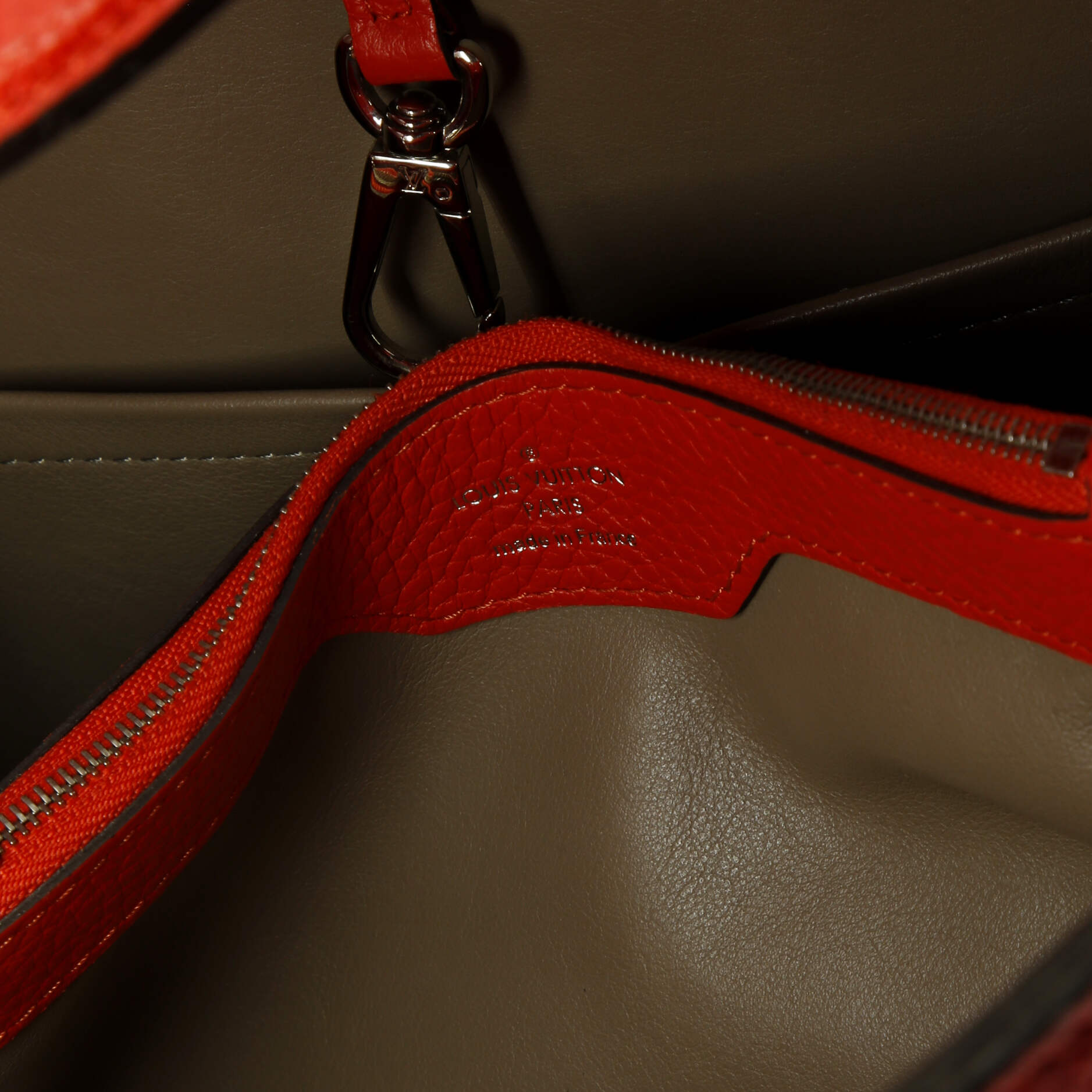 Pre-Loved Louis Vuitton Capucines Bag Leather MM - Image 6