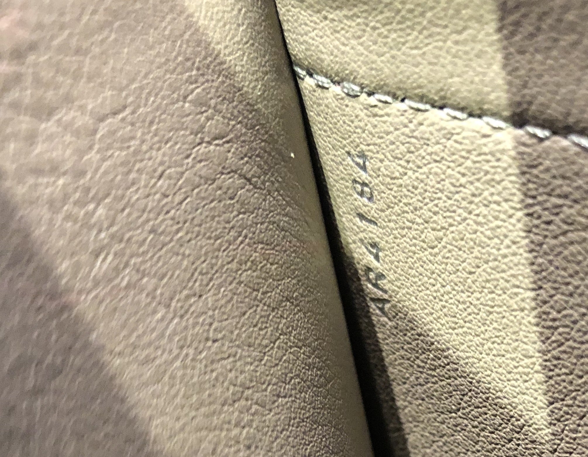 Pre-Loved Louis Vuitton Capucines Bag Leather MM - Image 9