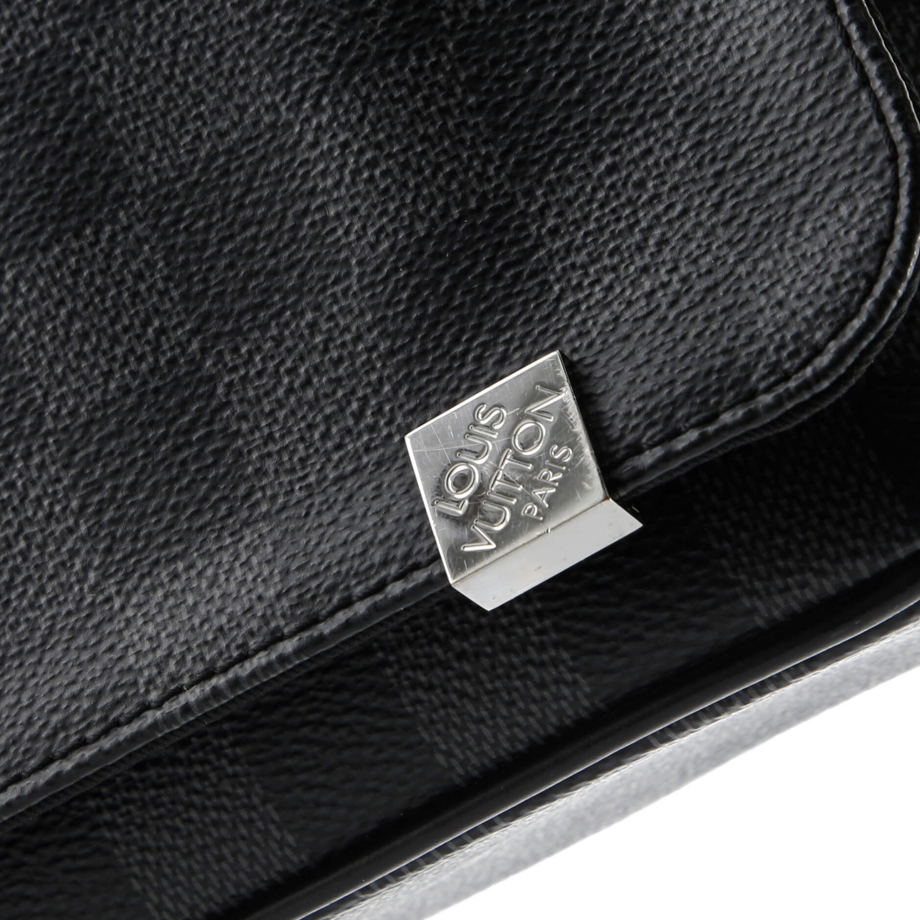 Pre-Loved Louis Vuitton District NM Messenger Bag Damier Graphite PM - Image 7