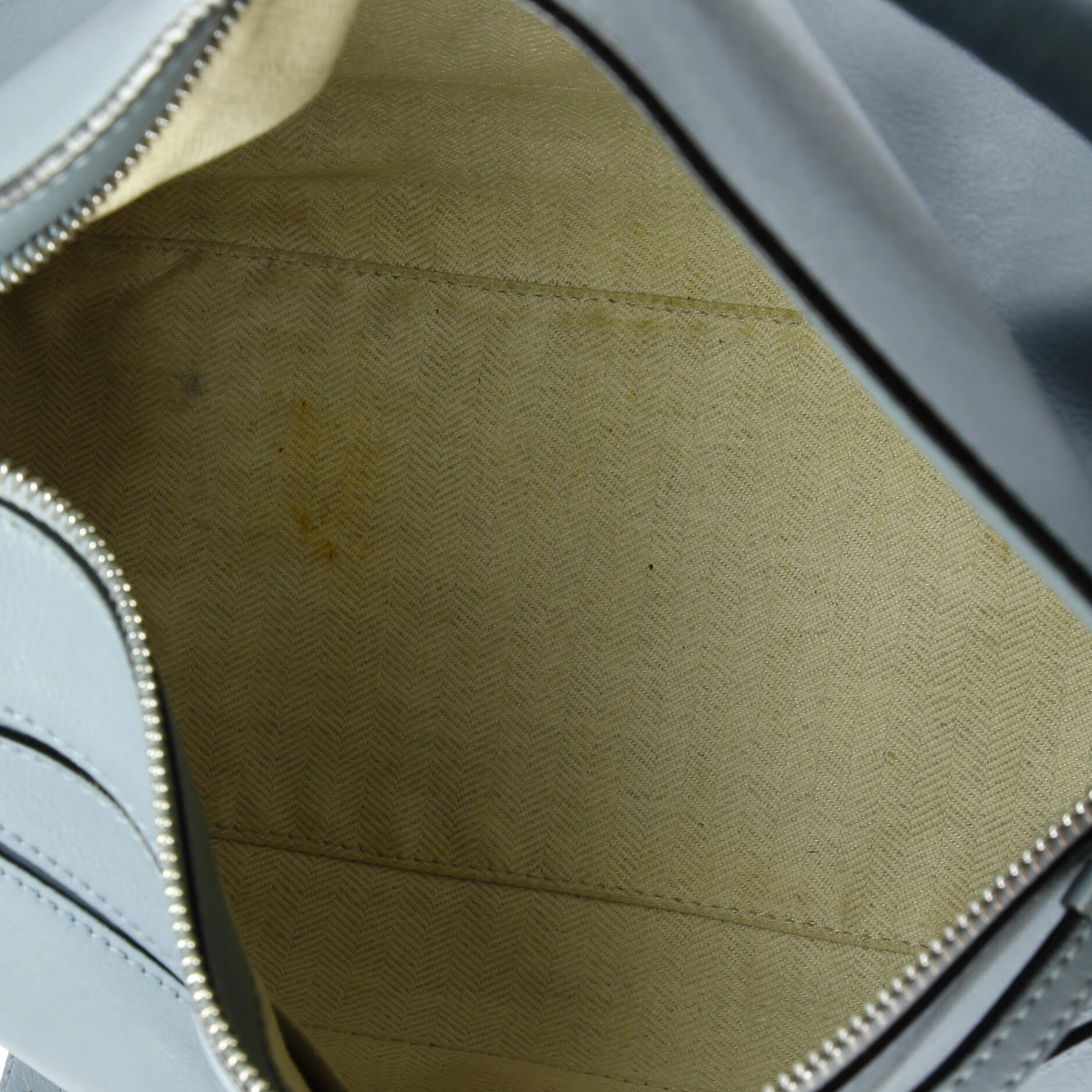 Pre-Loved Loewe Puzzle Bag Leather Medium - Image 10