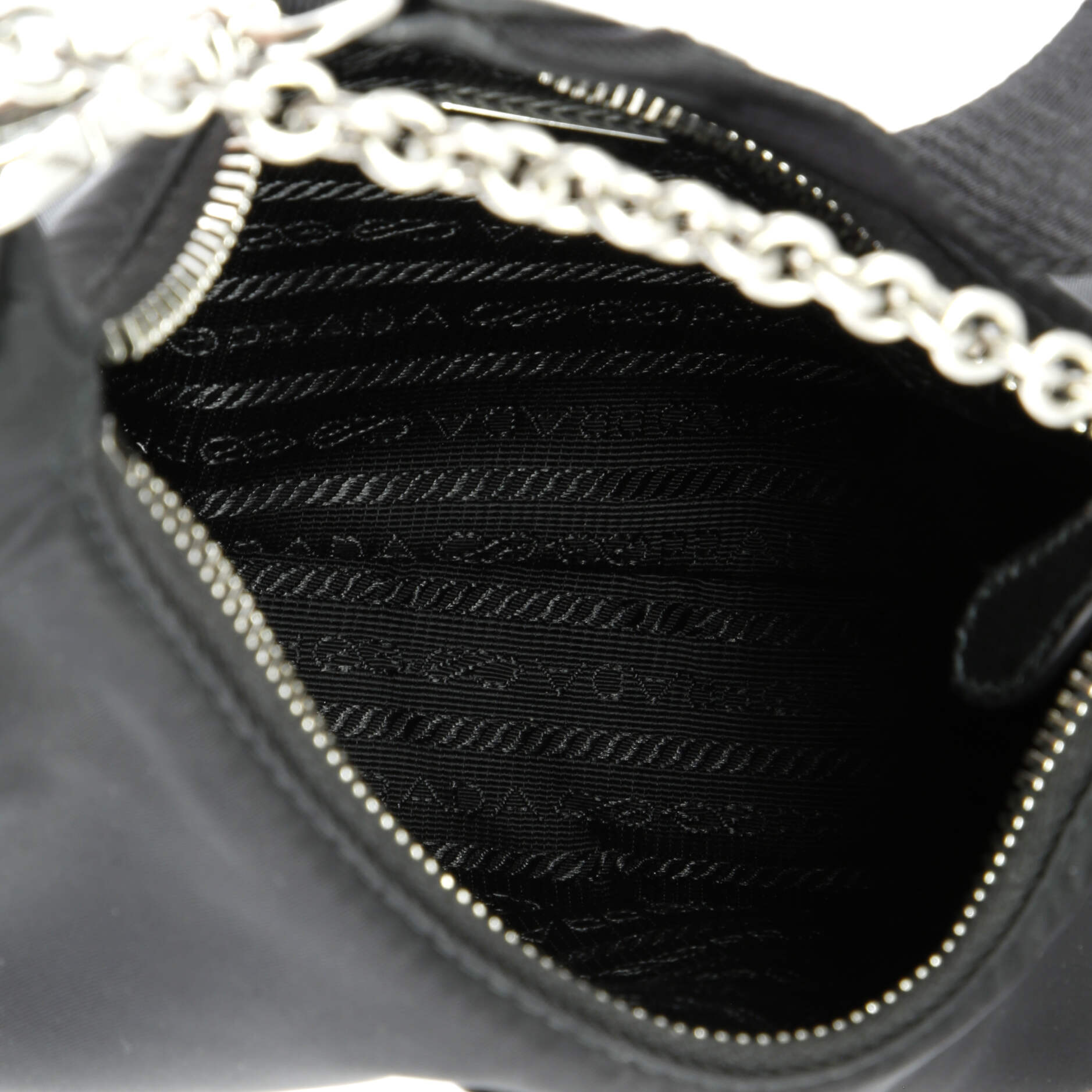 Pre-Loved Prada Re-Edition 2005 Shoulder Bag Tessuto Small - Image 5