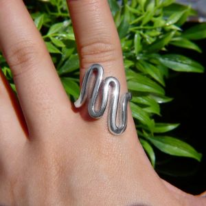 Vera & Co Sterling Silver Serpentine Line Women Ring size 8