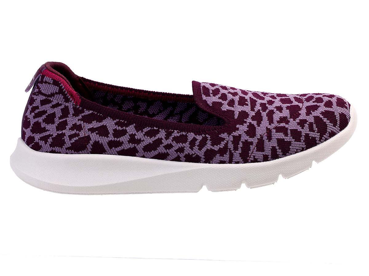 Spenco Epic Stretch Giraffe Women's Slip On Shoes - Image 6