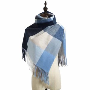 Cosy Plaid Scarf With Tassels in Grey Steel